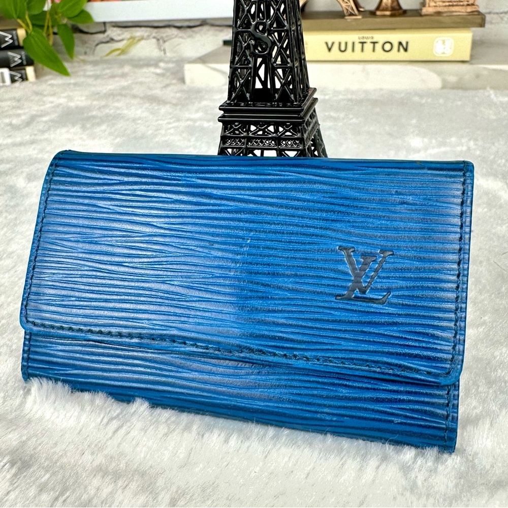 Louis Vuitton Blue Epi leather 6 Key Holder Case key cles